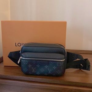 Louis Vuitton monogram eclipse bumbag
